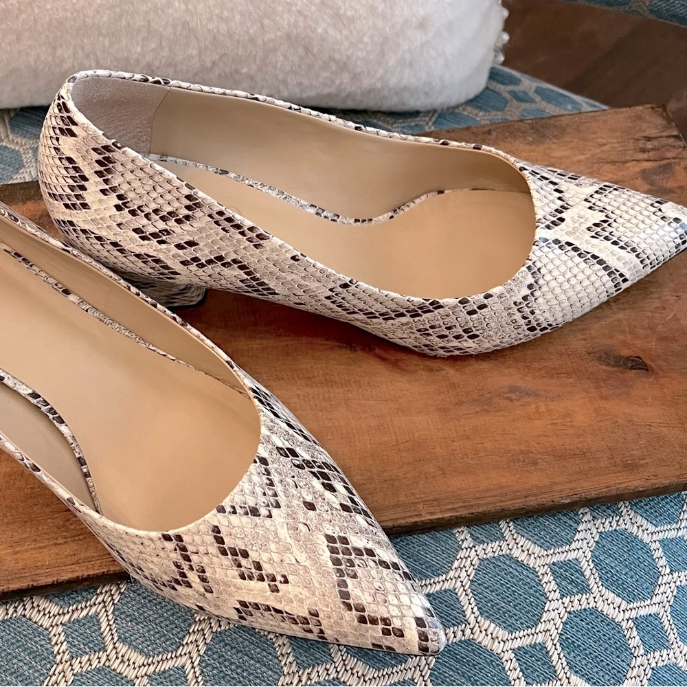 Franco Sarto 9.5M leather pumps.